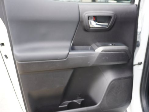 Used 2021 Toyota Tacoma TRD Off-Road AWD/4WD image 13