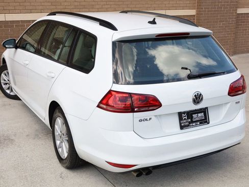 Used 2016 Volkswagen Golf S image 8