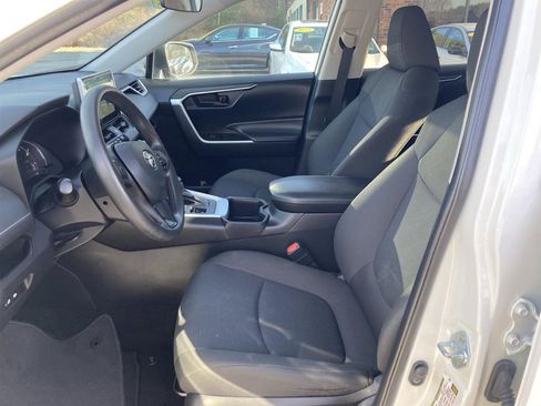 Used 2024 Toyota RAV4 LE image 9