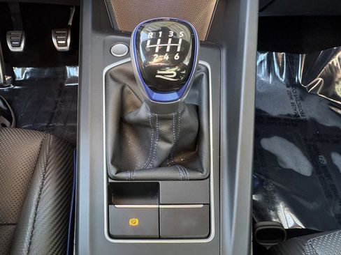 Used 2022 Volkswagen Golf R image 26