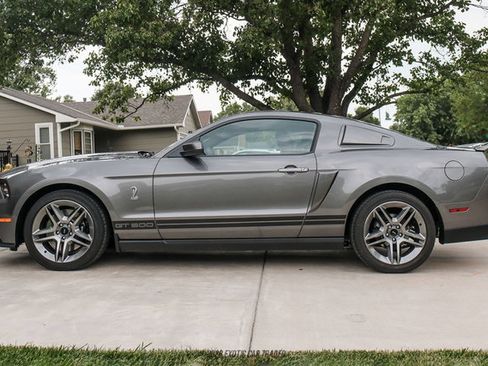 Used 2010 Ford Mustang Shelby GT500 RWD image 3