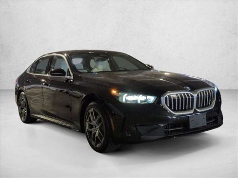 Used 2026 BMW 530i xDrive image 3