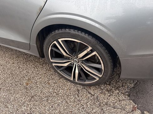 Used 2019 Volvo S60 T6 R-Design image 5