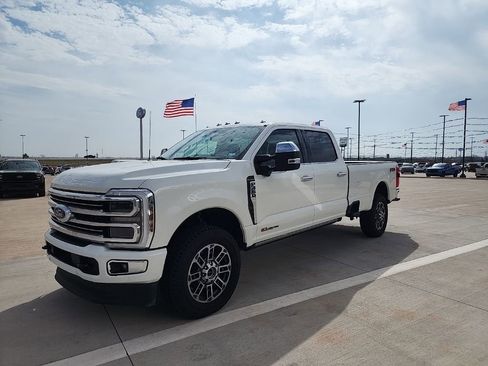 Certified 2025 Ford F350 Platinum w/ Platinum Plus Package image 6