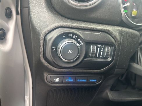 Used 2022 Jeep Wrangler Unlimited Sahara w/ Cold Weather Group image 15