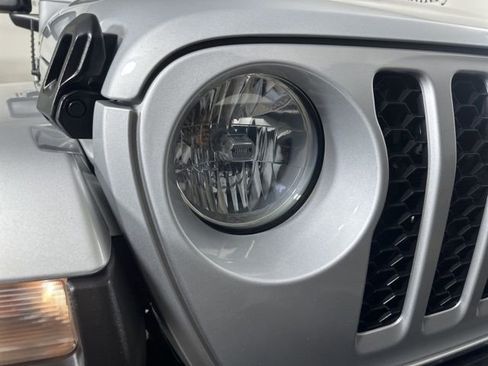 Used 2022 Jeep Gladiator Sport image 4