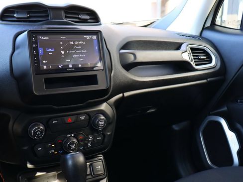 Used 2020 Jeep Renegade Latitude w/ Popular Equipment Group FWD image 43