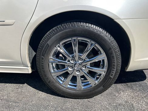 Used 2011 Buick Lucerne CXL FWD image 20