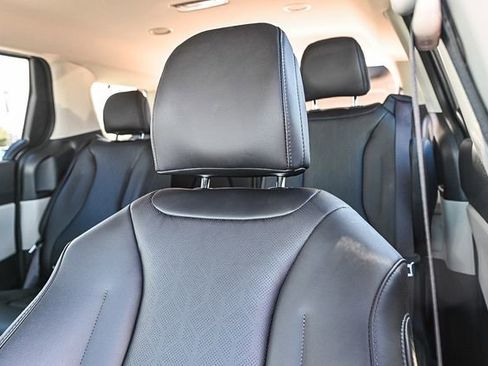 Used 2023 Kia Carnival EX image 27