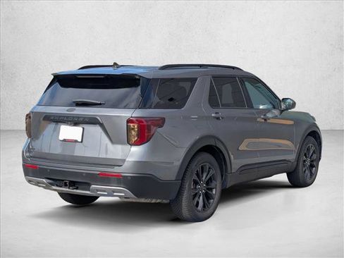 Used 2022 Ford Explorer XLT w/ Equipment Group 202A RWD image 5