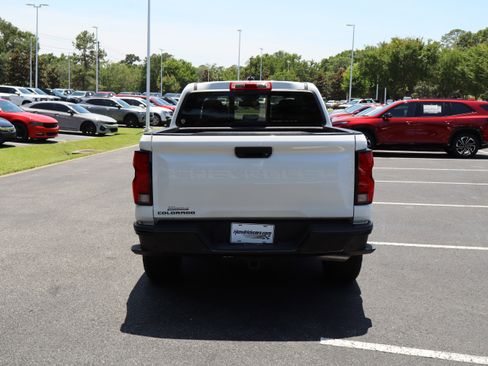 Used 2025 Chevrolet Colorado Z71 w/ Technology Package AWD/4WD image 8