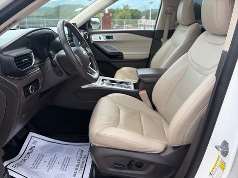 Certified 2023 Ford Explorer Platinum w/ Technology Package AWD/4WD image 17