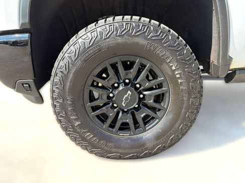 Used 2025 Chevrolet Silverado 2500 ZR2 w/ Technology Package AWD/4WD image 11