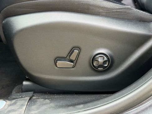 Used 2019 Jeep Cherokee Limited FWD image 9