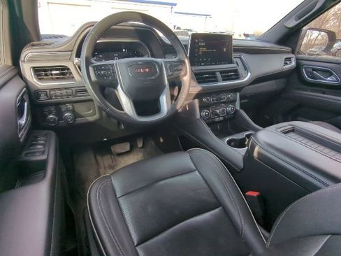 Used 2023 GMC Yukon XL SLT image 5