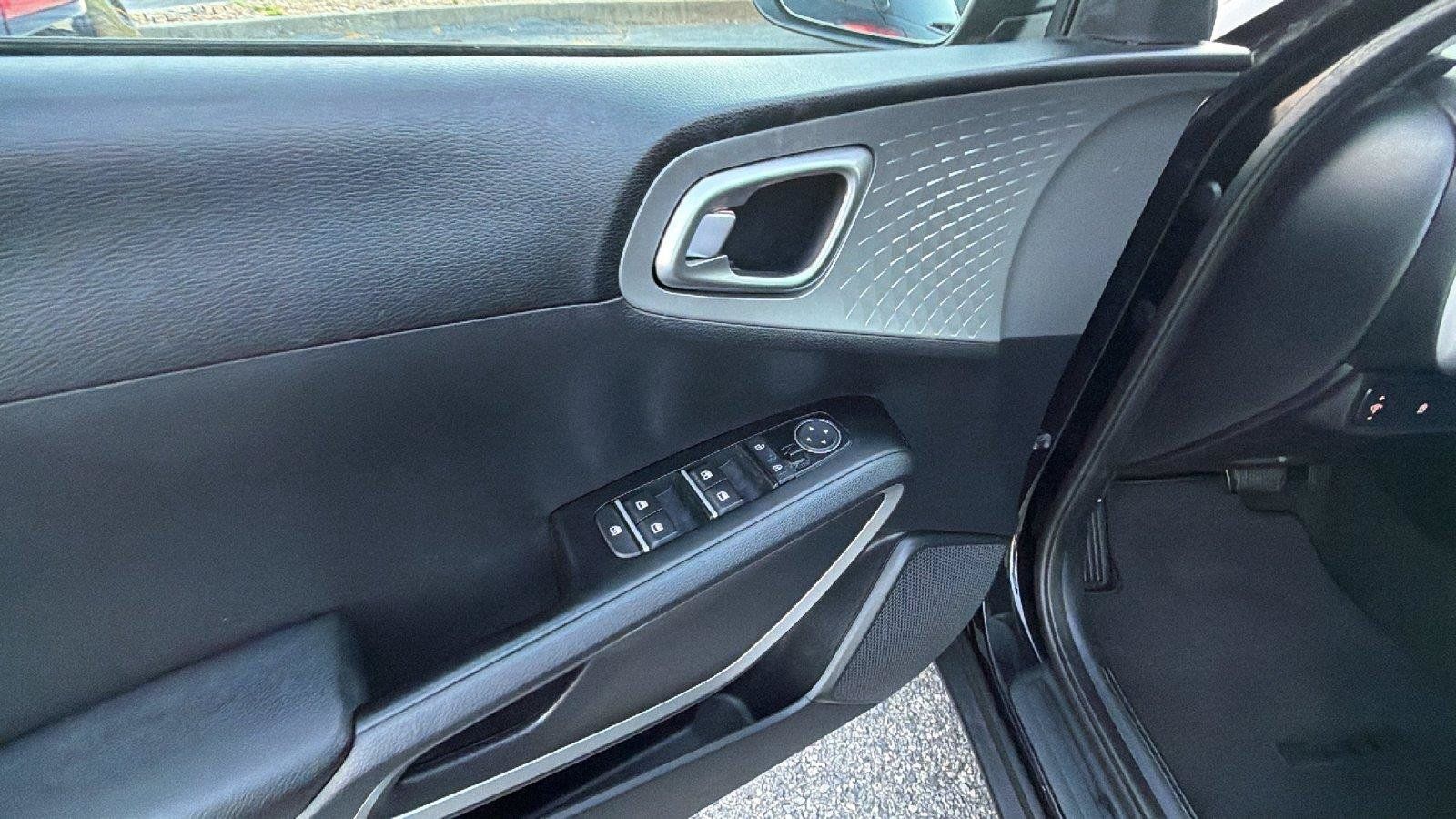 Used 2022 Kia Soul LX FWD image 15