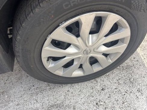 Used 2020 Nissan Rogue S image 6