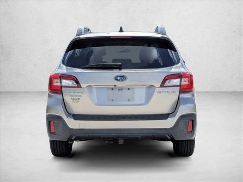 Used 2018 Subaru Outback 2.5i Premium image 7