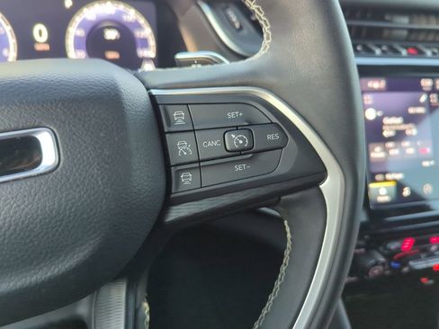 Used 2025 Jeep Grand Cherokee L Altitude image 25