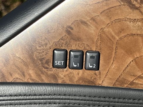 Used 2023 Nissan Armada SL w/ Captain's Chairs Package image 21