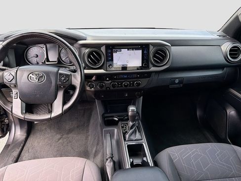 Used 2017 Toyota Tacoma TRD Off-Road AWD/4WD image 25