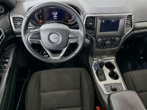 Used 2021 Jeep Grand Cherokee Laredo AWD/4WD image 4