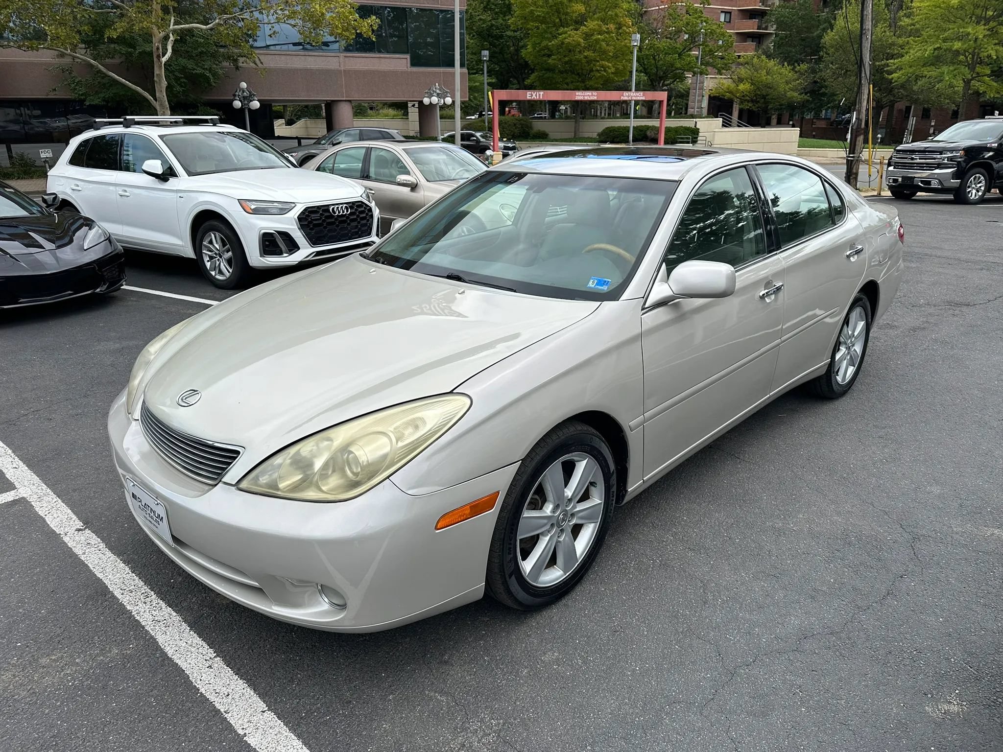Used 2005 Lexus ES 330 w/ Preferred Accessory Pkg FWD image 3