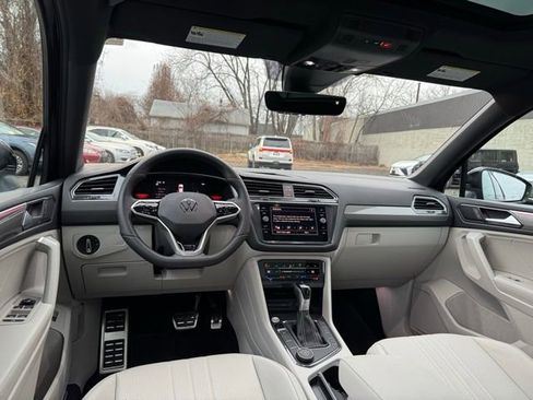 Used 2024 Volkswagen Tiguan SE R-Line image 15