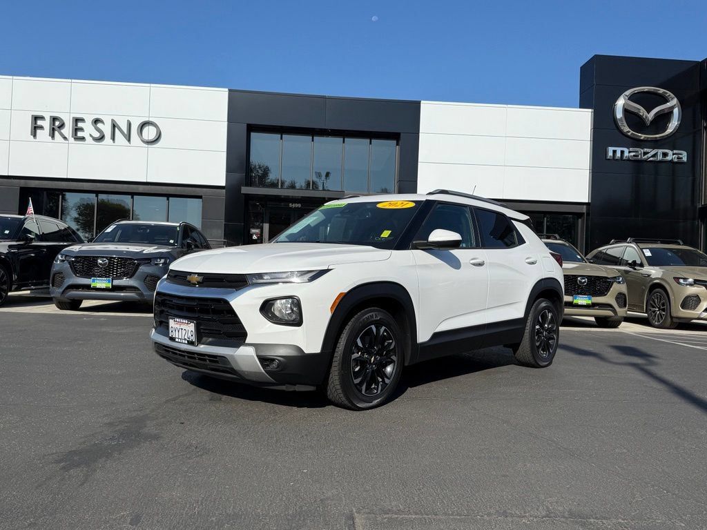 Used 2021 Chevrolet TrailBlazer LT w/ Convenience Package FWD image 2