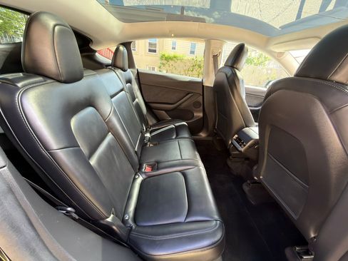 Used 2021 Tesla Model Y Long Range AWD/4WD image 27