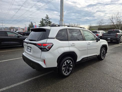 Used 2025 Subaru Forester Premium image 5