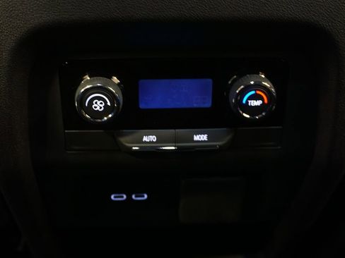 Used 2025 Chevrolet Traverse LT w/ Driver Confidence Package image 28