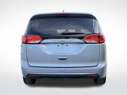 Used 2017 Chrysler Pacifica Touring-L Plus w/ Tire & Wheel Group image 8