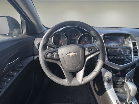 Used 2016 Chevrolet Cruze LT w/ Technology Package image 11