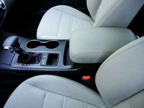 Used 2020 Kia Sorento LX image 16