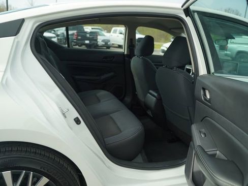 Used 2025 Nissan Altima 2.5 SV image 22