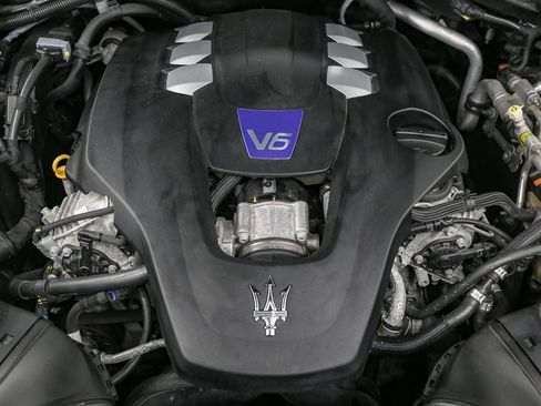 Used 2020 Maserati Levante S GranSport image 17