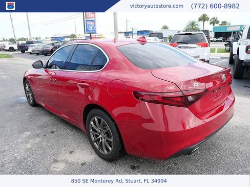 Used 2017 Alfa Romeo Giulia AWD image 7