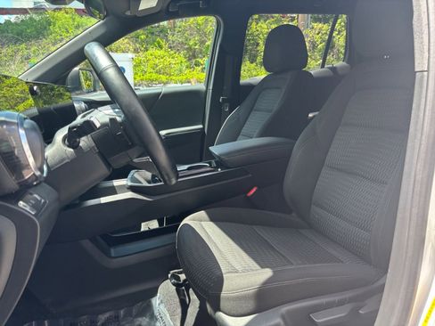 Used 2025 Chevrolet Equinox LT FWD image 37