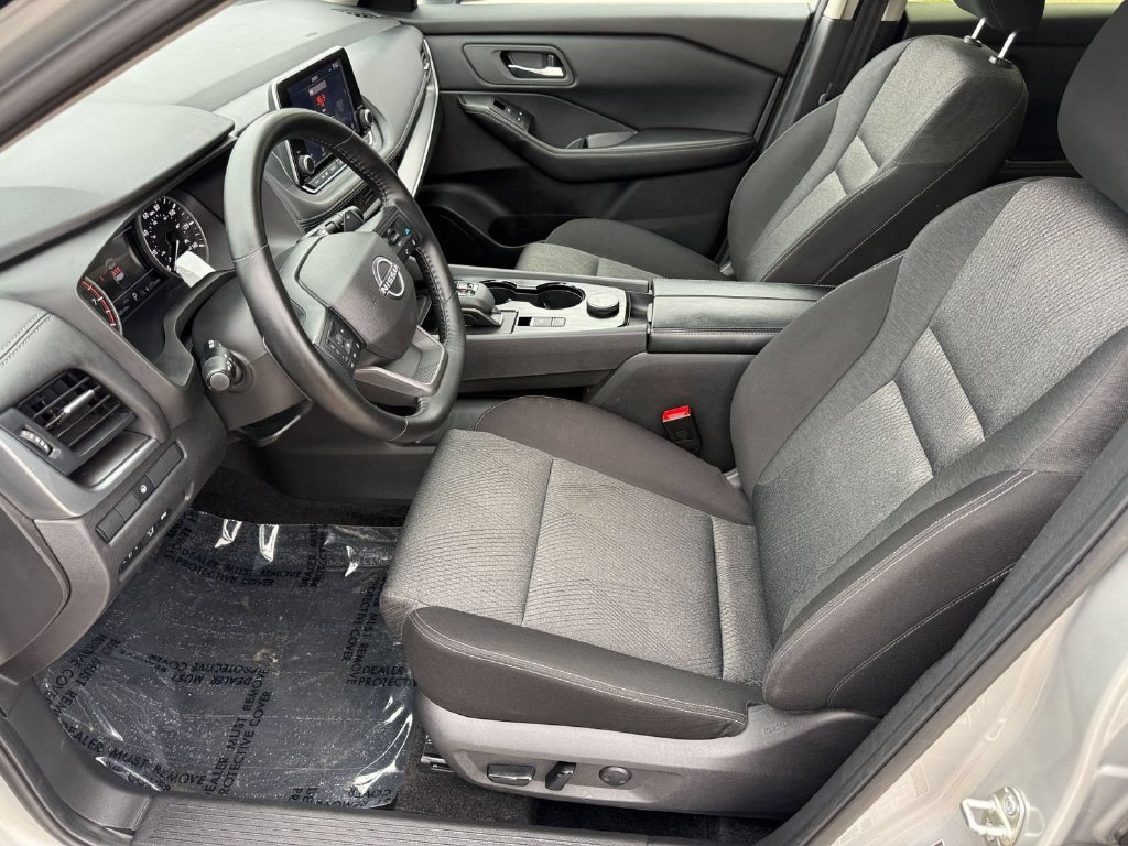 Used 2025 Nissan Rogue SV AWD/4WD image 12