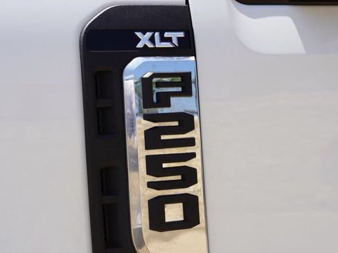 Used 2025 Ford F250 XLT w/ FX4 Off-Road Package AWD/4WD image 6