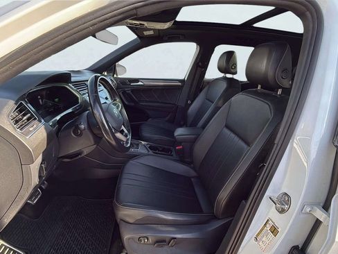 Used 2023 Volkswagen Tiguan SE R-Line image 11