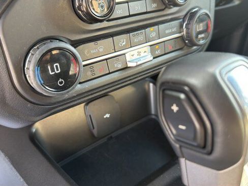 Used 2023 Ford Bronco Wildtrak image 27