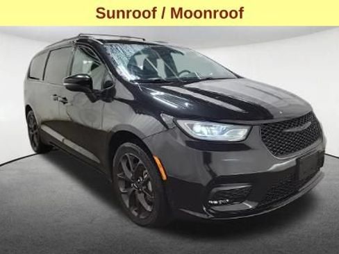 Used 2023 Chrysler Pacifica Touring-L w/ S Appearance Package AWD/4WD image 5