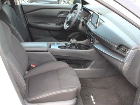 Used 2024 Nissan Rogue S FWD image 23