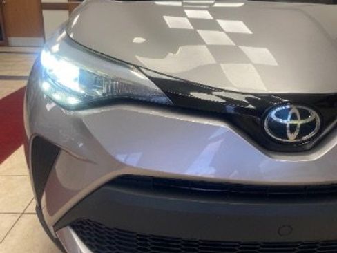 Used 2020 Toyota C-HR LE image 9