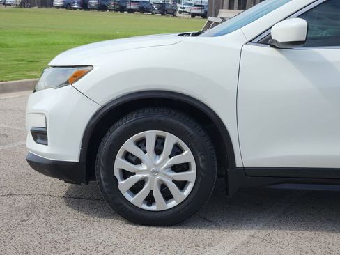 Used 2020 Nissan Rogue S FWD image 6