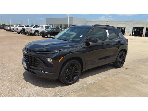 New 2026 Chevrolet TrailBlazer LT w/ Midnight Edition FWD image 4