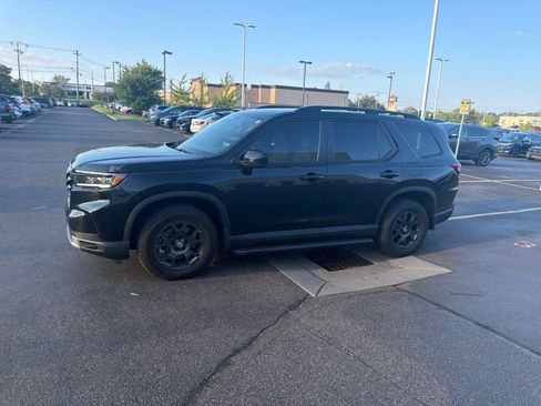 Used 2025 Honda Pilot TrailSport image 11