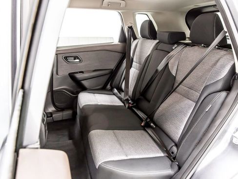 Used 2023 Nissan Rogue SV image 30